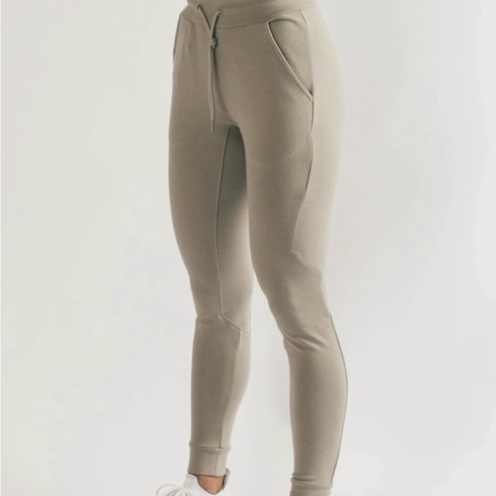 Alphalete Women's Joggers in Light Tan